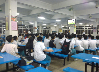 世界杯來(lái)了(le) 吉大(dà)食堂迎來(lái)了(le)看(kàn)杯潮 世界杯來(lái)了(le) 吉大(dà)食堂迎來(lái)了(le)看(kàn)杯潮