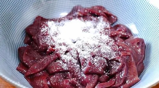萬康食堂廚師(shī)教你(nǐ)豬肝和(hé)豬腸正确清洗方法