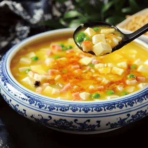 食堂承包公司廚師(shī)教你(nǐ)蟹黃(huáng)豆腐的(de)做(zuò)法